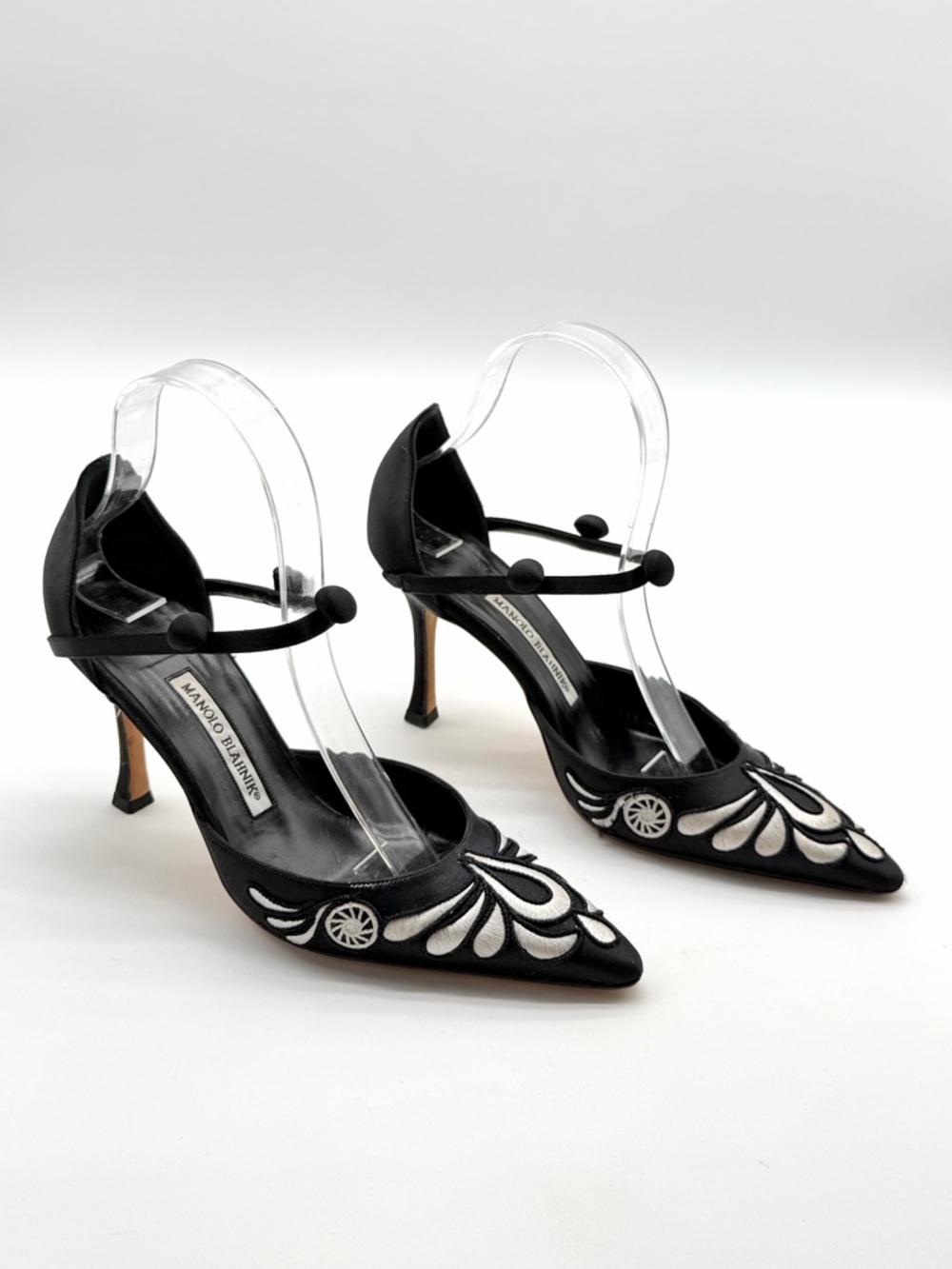 Manolo Blahnik Vintage 2007 Limited Edition  Embroidered Satin Pumps Heels EU 37 - Picture 3 of 12